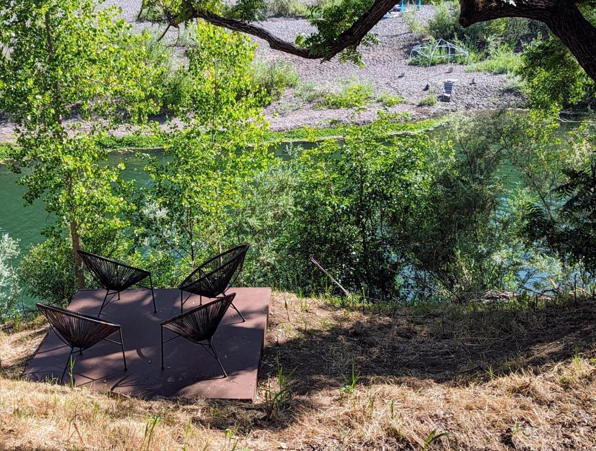 Rivers Breeze Relaxing Riverside Cabin With Private Suite Kayaks Healdsburg Eksteriør billede